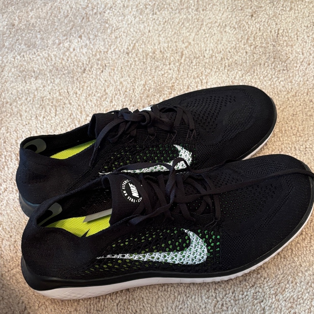 Nike Black and White Running Shoes Free Flyknit